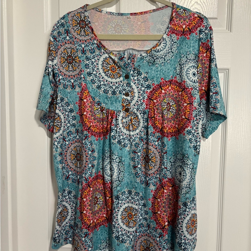 Women’s Teal Medallion Short Sleeve Top